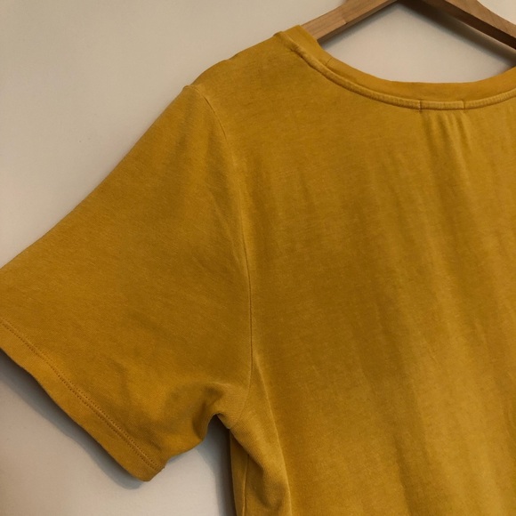 Aritzia TNA T-Shirt Yellow Scoop Neck - Picture 5 of 7